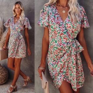 VICI Women XS Essence Floral Satin Flutter Sleeve V-Neck Mini Wrap Dress
